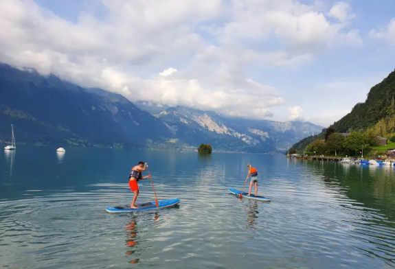 Explore Lake Brienz on a SUP or kayak tour.